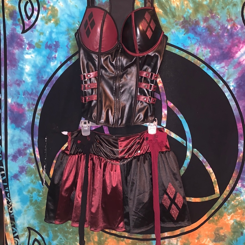 Super sexy Harley Quinn cosplay costume set. Include top, skirt and HQ stockings